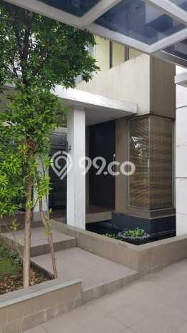 Rumah Luxury Modern Tanpa Renovasi di Singgasana Bandung Rumah Luxury Modern Tanpa Renovasi di Singgasana Bandung