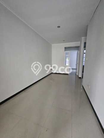 PRIME AREA! Rumah di Taman Kopo Indah, 1 KM, Area Premium, Luas 102m² LB 80m² PRIME AREA! Rumah di Taman Kopo Indah, 1 KM, Area Premium, Luas 102m² LB 80m²