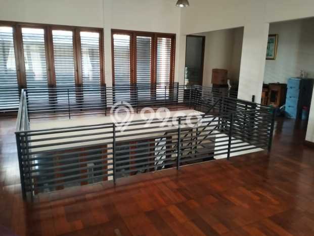 SIAP HUNI! Rumah Asri di Gede Bage, LT 225m² Bangunan 210m² SIAP HUNI! Rumah Asri di Gede Bage, LT 225m² Bangunan 210m²