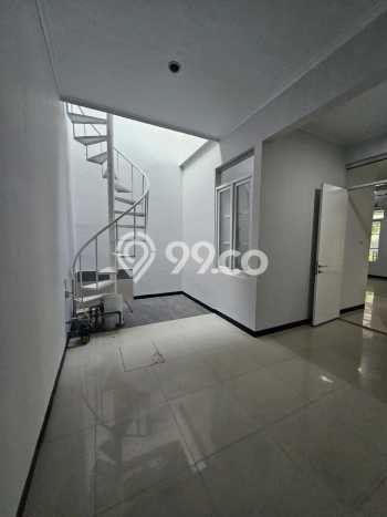 PRIME AREA! Rumah di Taman Kopo Indah, 1 KM, Area Premium, Luas 102m² LB 80m² PRIME AREA! Rumah di Taman Kopo Indah, 1 KM, Area Premium, Luas 102m² LB 80m²