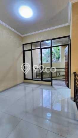 Rumah Terawat 4 KT 2 KM di Joglo, Jakarta Barat Rumah Terawat 4 KT 2 KM di Joglo, Jakarta Barat