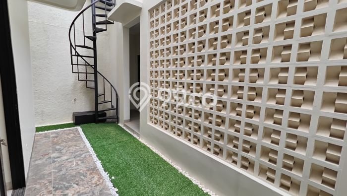 Rumah Luxury Modern Tanpa Renovasi di Kelapa Dua Jakarta Barat Rumah Luxury Modern Tanpa Renovasi di Kelapa Dua Jakarta Barat