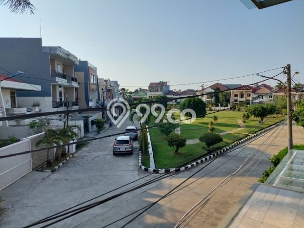 Rumah Mewah LB 250m2 Siap Huni Desain Elegan di Green Garden, Jakarta Barat Rumah Mewah LB 250m2 Siap Huni Desain Elegan di Green Garden, Jakarta Barat