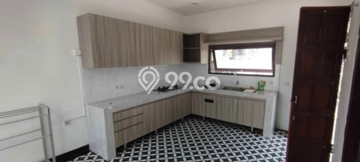 HARGA TERBAIK! Rumah di , 3 KT, Area Asri, Luas 200m2m² LB 1m2m² HARGA TERBAIK! Rumah di , 3 KT, Area Asri, Luas 200m2m² LB 1m2m²