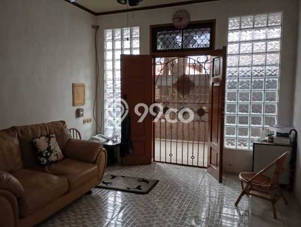 Jual Rumah Luas Elegan Dengan View Cantik di Jelambar, Jakarta Barat Jual Rumah Luas Elegan Dengan View Cantik di Jelambar, Jakarta Barat