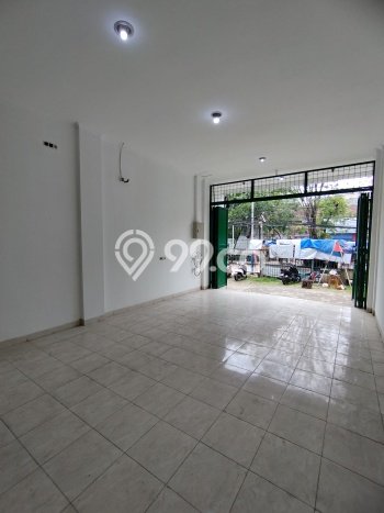 Unit Komersial Disewakan di Jakarta Barat Area Strategis Harga Kompetitif Unit Komersial Disewakan di Jakarta Barat Area Strategis Harga Kompetitif