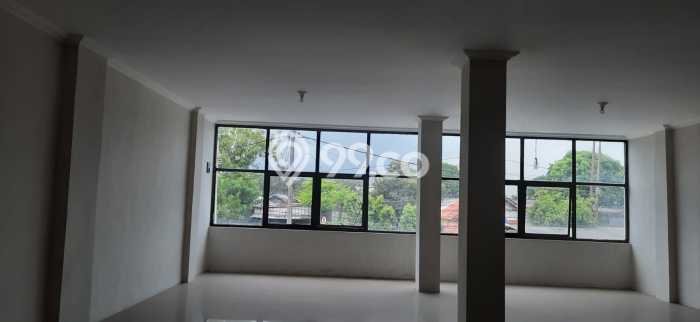 Ruko Disewa di Bekasi dengan LB 360m2 Area Komersial Ramai Ruko Disewa di Bekasi dengan LB 360m2 Area Komersial Ramai