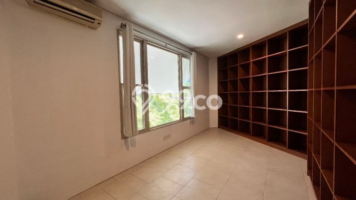 Hunian Modern dengan LT 400m2 & LB 800m2 Dikontrakkan di SCBD Hunian Modern dengan LT 400m2 & LB 800m2 Dikontrakkan di SCBD