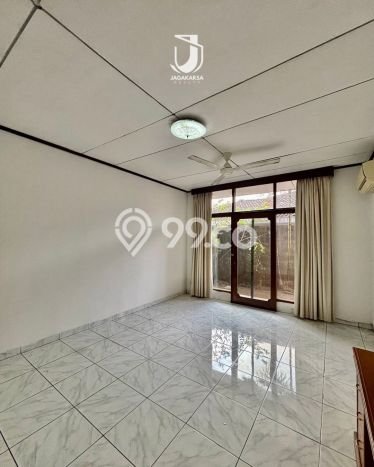 Rumah sewa siap pakai 4 KT di Kemang, Jakarta Selatan Rumah sewa siap pakai 4 KT di Kemang, Jakarta Selatan
