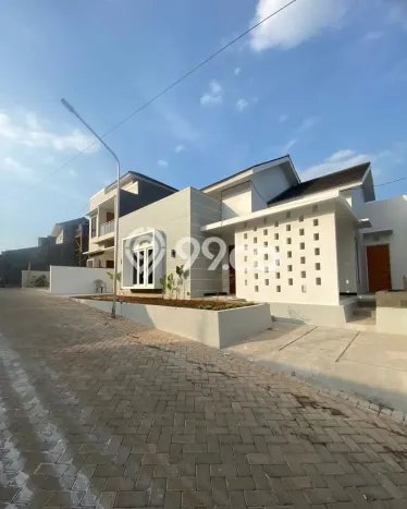 Rumah Strategis Minimalis Lb 112m2 di Banyumanik, Semarang Rumah Strategis Minimalis Lb 112m2 di Banyumanik, Semarang