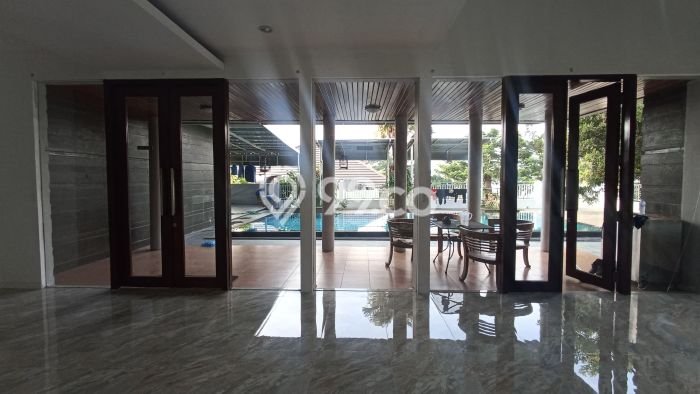 For Sale Rumah Mewah Exclusive di Banyumanik, Semarang For Sale Rumah Mewah Exclusive di Banyumanik, Semarang