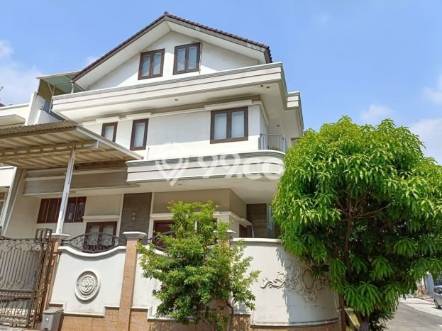 Rumah di Kelapa Gading, Akses ke Stasiun, 4 KM, LT 234m² Bangunan 400m² Rumah di Kelapa Gading, Akses ke Stasiun, 4 KM, LT 234m² Bangunan 400m²