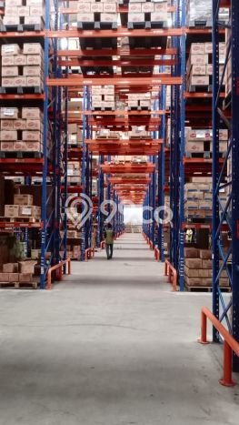 LOKASI STRATEGIS! Gudang Kawasan Pulo Gadung, Luas 6480m², Akses Utama LOKASI STRATEGIS! Gudang Kawasan Pulo Gadung, Luas 6480m², Akses Utama