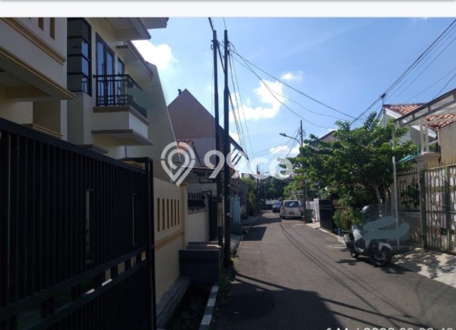 Rumah Elit Modern Tanpa Renovasi di Rawamangun Jakarta Timur Rumah Elit Modern Tanpa Renovasi di Rawamangun Jakarta Timur