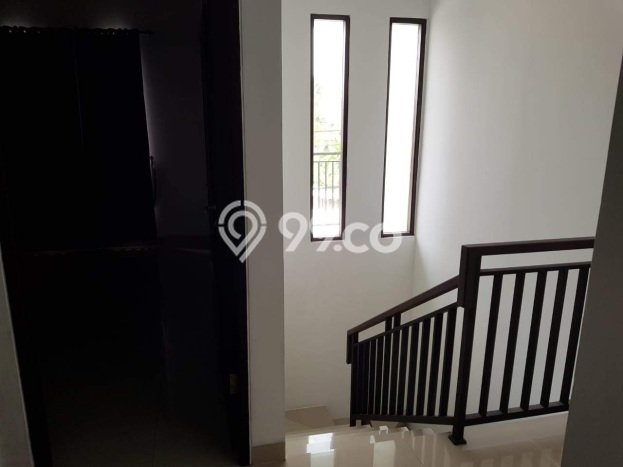 Rumah Strategis Minimalis Lb 110m2 di Ciputat, Tangerang Selatan Rumah Strategis Minimalis Lb 110m2 di Ciputat, Tangerang Selatan
