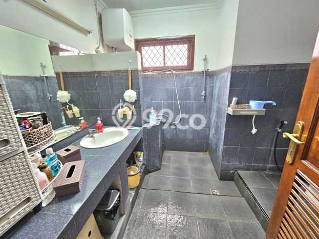 Hunian Mewah LB 350m2 Siap Pakai Desain Elegan di Pulomas, Jakarta Timur Hunian Mewah LB 350m2 Siap Pakai Desain Elegan di Pulomas, Jakarta Timur