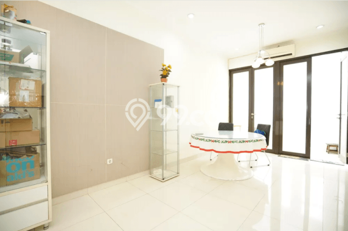 Dijual Rumah Luas Megah Dengan View Eksklusif di Tomang, Jakarta Barat Dijual Rumah Luas Megah Dengan View Eksklusif di Tomang, Jakarta Barat