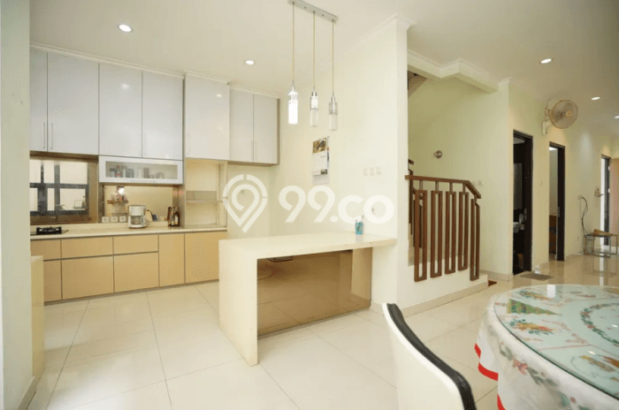 Dijual Rumah Luas Megah Dengan View Eksklusif di Tomang, Jakarta Barat Dijual Rumah Luas Megah Dengan View Eksklusif di Tomang, Jakarta Barat