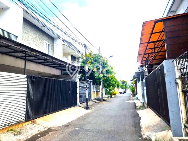 For Sale! Luxury House LT 170m2 Desain Modern di Tomang For Sale! Luxury House LT 170m2 Desain Modern di Tomang