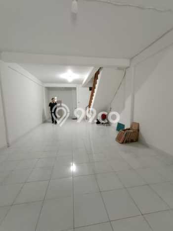 Ruko Dijual di Prime Area Jakarta Barat Luas 300m2 Ruko Dijual di Prime Area Jakarta Barat Luas 300m2