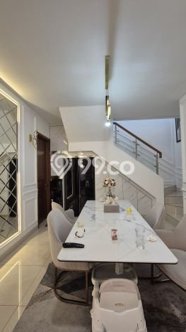 Rumah Luxury Modern Tanpa Renovasi di Kota Wisata Jakarta Timur Rumah Luxury Modern Tanpa Renovasi di Kota Wisata Jakarta Timur