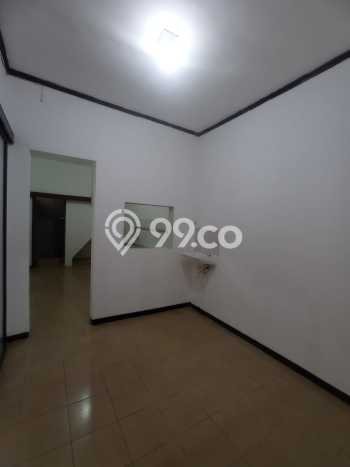 Rumah Terawat 4 KT 3 KM di Kawasan Bisnis Surabaya Kota, Surabaya Rumah Terawat 4 KT 3 KM di Kawasan Bisnis Surabaya Kota, Surabaya