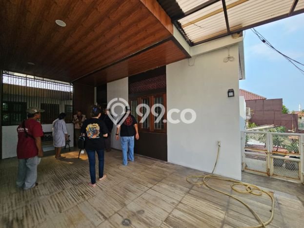 Rumah Mewah LB 450m2 Siap Pakai Desain Elegan di Klender, Jakarta Timur Rumah Mewah LB 450m2 Siap Pakai Desain Elegan di Klender, Jakarta Timur