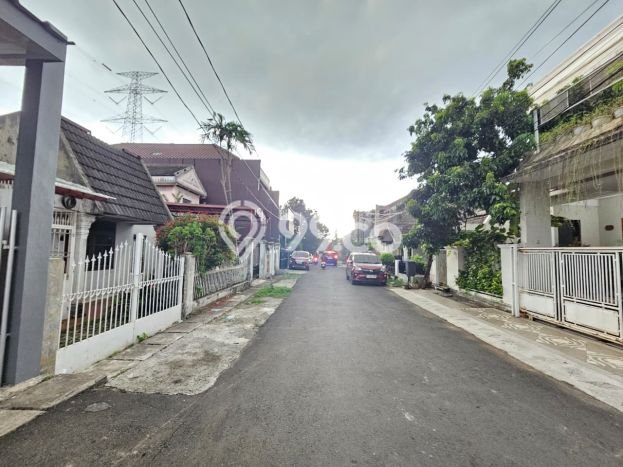 Rumah Mewah LB 450m2 Siap Pakai Desain Elegan di Klender, Jakarta Timur Rumah Mewah LB 450m2 Siap Pakai Desain Elegan di Klender, Jakarta Timur