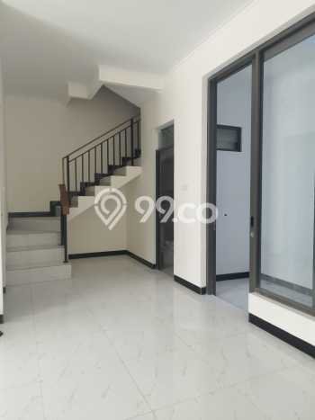 Disewakan! Rumah 3 Kamar Tidur &
2 Kamar Mandi di Taman Kopo Indah, Bandung Disewakan! Rumah 3 Kamar Tidur &
2 Kamar Mandi di Taman Kopo Indah, Bandung