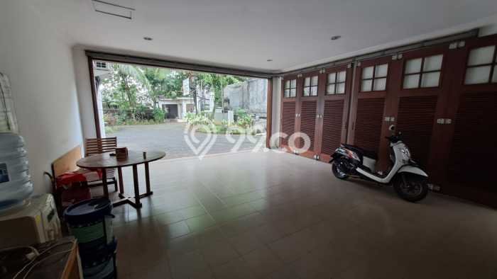 Hunian Modern dengan LT 1900m2 & LB 1000m2 Dikontrakkan di Cipete Hunian Modern dengan LT 1900m2 & LB 1000m2 Dikontrakkan di Cipete