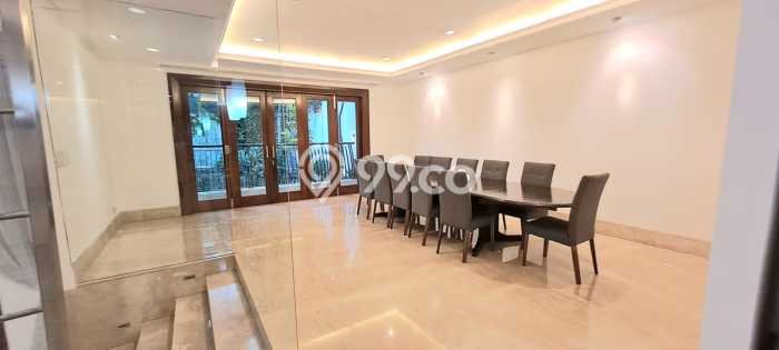 Rumah Bagus Disewakan di Cipete, Jakarta Selatan LT 700m2, LB 1000m2 Rumah Bagus Disewakan di Cipete, Jakarta Selatan LT 700m2, LB 1000m2