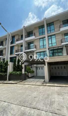 Dijual Rumah Luas Elegan Dengan View Cantik di Pondok Indah, Jakarta Selatan Dijual Rumah Luas Elegan Dengan View Cantik di Pondok Indah, Jakarta Selatan