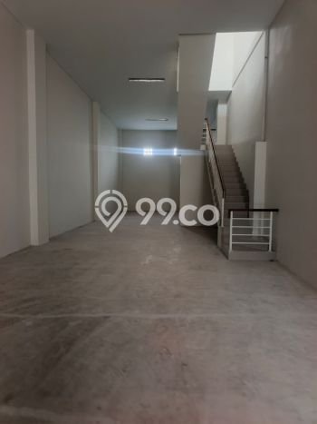 LOKASI BISNIS! Gudang Disewakan Kawasan Pulo Gadung, Luas 290m², Akses Strategis LOKASI BISNIS! Gudang Disewakan Kawasan Pulo Gadung, Luas 290m², Akses Strategis