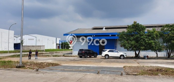 AREA TERSIBUK! Gudang Kawasan Karawang Barat, Luas 720m², Kawasan Bisnis AREA TERSIBUK! Gudang Kawasan Karawang Barat, Luas 720m², Kawasan Bisnis