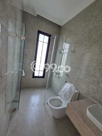 Disewakan Rumah Murah di Summarecon Crown Gading Bekasi Punya 5 Kamar Tidur Disewakan Rumah Murah di Summarecon Crown Gading Bekasi Punya 5 Kamar Tidur
