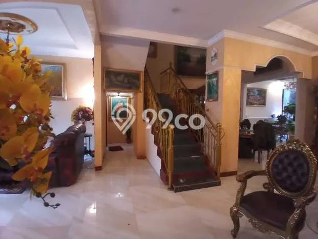 Hunian Mewah LB 350m2 Siap Pakai Desain Elegan di Penggilingan, Jakarta Timur Hunian Mewah LB 350m2 Siap Pakai Desain Elegan di Penggilingan, Jakarta Timur