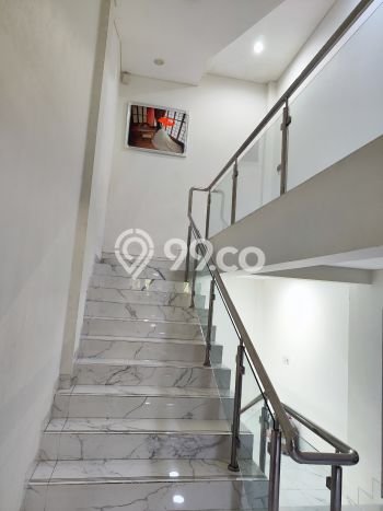 Siap Huni Rumah Mewah 8 Kamar di Kelapa Gading Dekat ke Mana Pun Siap Huni Rumah Mewah 8 Kamar di Kelapa Gading Dekat ke Mana Pun