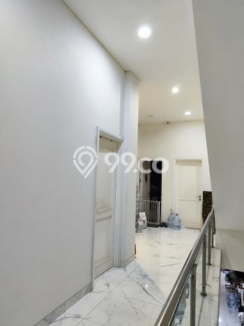 Siap Huni Rumah Mewah 8 Kamar di Kelapa Gading Dekat ke Mana Pun Siap Huni Rumah Mewah 8 Kamar di Kelapa Gading Dekat ke Mana Pun