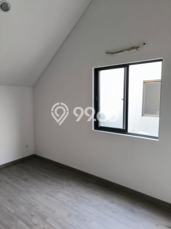 LOKASI STRATEGIS! Rumah di Cakung, Akses ke Tol, 5 KT, LT 112m² Bangunan 200m² LOKASI STRATEGIS! Rumah di Cakung, Akses ke Tol, 5 KT, LT 112m² Bangunan 200m²