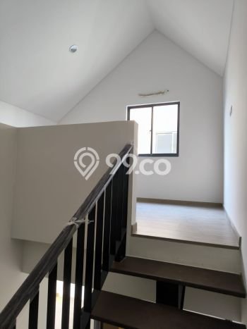 LOKASI STRATEGIS! Rumah di Cakung, Akses ke Tol, 5 KT, LT 112m² Bangunan 200m² LOKASI STRATEGIS! Rumah di Cakung, Akses ke Tol, 5 KT, LT 112m² Bangunan 200m²