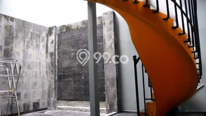 Rumah Elit Modern Siap Huni di Pondok Kelapa Jakarta Timur Rumah Elit Modern Siap Huni di Pondok Kelapa Jakarta Timur