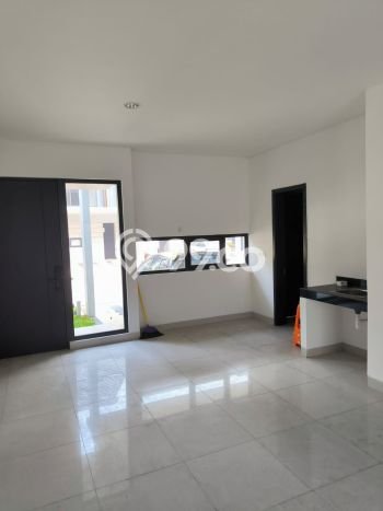 LOKASI STRATEGIS! Rumah di Cakung, Akses ke Tol, 5 KT, LT 112m² Bangunan 200m² LOKASI STRATEGIS! Rumah di Cakung, Akses ke Tol, 5 KT, LT 112m² Bangunan 200m²
