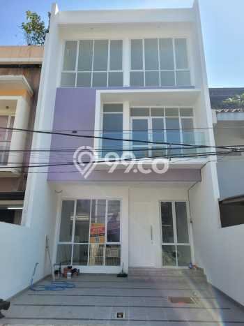 Siap Huni Rumah Mewah 6 Kamar di Kelapa Gading Dekat ke Mana Pun Siap Huni Rumah Mewah 6 Kamar di Kelapa Gading Dekat ke Mana Pun