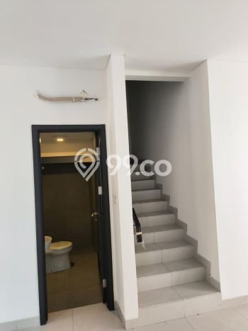 LOKASI STRATEGIS! Rumah di Cakung, Akses ke Tol, 5 KT, LT 112m² Bangunan 200m² LOKASI STRATEGIS! Rumah di Cakung, Akses ke Tol, 5 KT, LT 112m² Bangunan 200m²