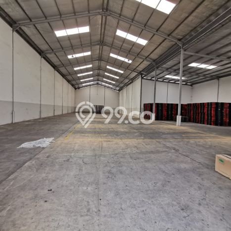 Gudang Disewa di Bekasi dengan LB 1700m2 Area Komersial Ramai Gudang Disewa di Bekasi dengan LB 1700m2 Area Komersial Ramai