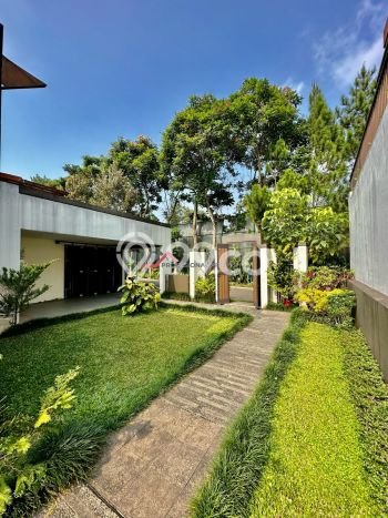Vila Strategis Kawasan , Dimensi 220m2m², View Menarik sekitar Vila Strategis Kawasan , Dimensi 220m2m², View Menarik sekitar