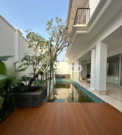 Siap Huni Rumah Mewah 8 Kamar di Kebayoran Baru Dekat ke Mana Pun Siap Huni Rumah Mewah 8 Kamar di Kebayoran Baru Dekat ke Mana Pun