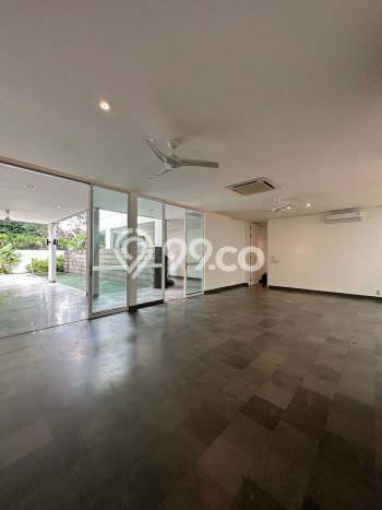 Disewakan Rumah Konsep Minimalis di Kebayoran Baru Jakarta Selatan dengan 7 KT Disewakan Rumah Konsep Minimalis di Kebayoran Baru Jakarta Selatan dengan 7 KT