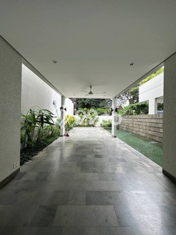 Disewakan Rumah Konsep Minimalis di Kebayoran Baru Jakarta Selatan dengan 7 KT Disewakan Rumah Konsep Minimalis di Kebayoran Baru Jakarta Selatan dengan 7 KT