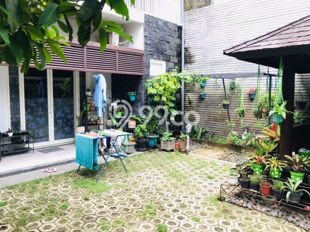 Siap Huni Rumah Mewah 5 Kamar di Waru Dekat ke Mana Pun Siap Huni Rumah Mewah 5 Kamar di Waru Dekat ke Mana Pun